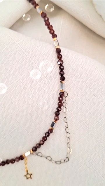 Чокер из граната #натуральныекамни #граната #чокеры смотреть онлайн