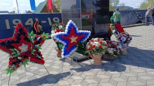 Статуя Родина - Мать. Вечный огонь в г. Асино. День рождения Данилы в день Победы.