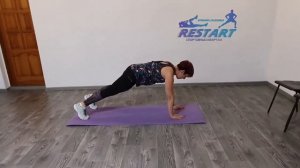 Техника выполнения Планка с выведением руки вперед