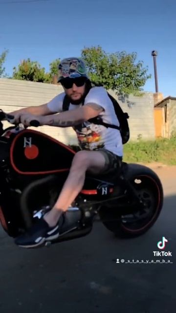 крутой?...ну,какой уж есть))) смотреть онлайн