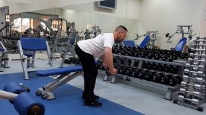 Разведение гантелей в наклоне (верх спины)