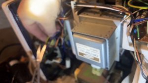 Горит предохранитель при откр дверки микроволновки Sam