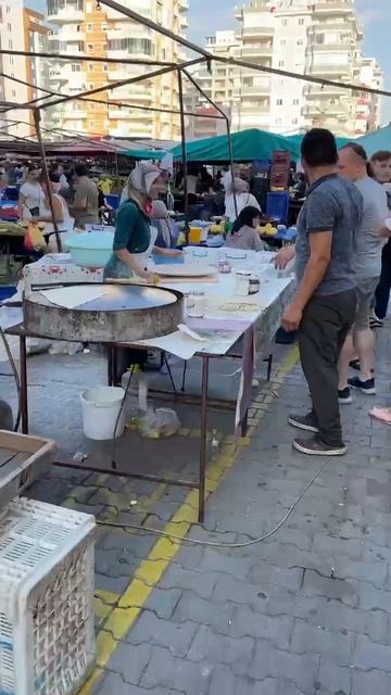 Я брезгую! Вы когда-нибудь ели турецкие лепешки на баз? смотреть онлайн