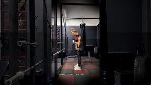 Мертвая тяга (становая тяга на прямых ногах с гантелям