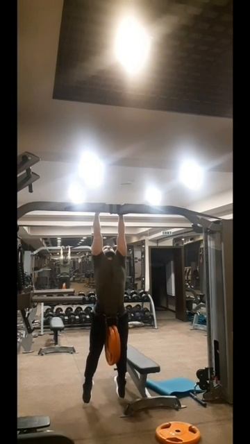 рекорд подтягивания с весом‼💪 #тренировки #спорт #stree смотреть онлайн