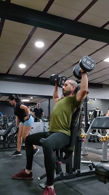 Общий простой. МЦ1. Д3 Жим гантелей сидя с паузой (2 сек.) смотреть онлайн