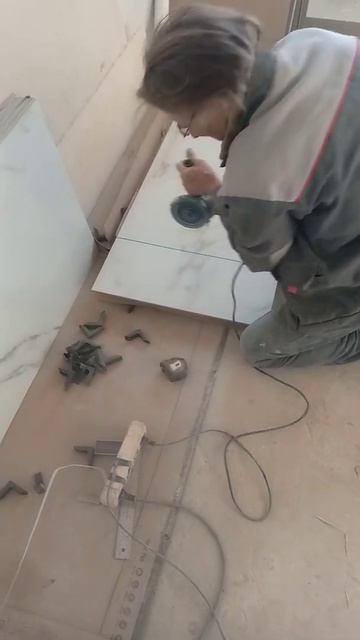 рез плитки болгаркой смотреть онлайн