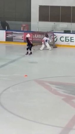 Учусь играть в хоккей ❤️ _ на тренировке 🏒