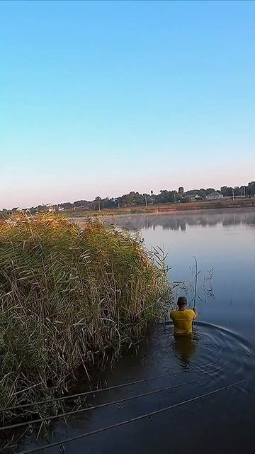 А ви заради риби полізли б у холодну воду? смотреть онлайн