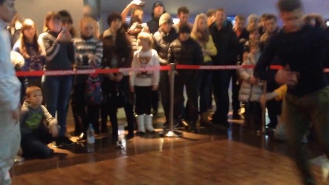 Break Dance битва| PRO 1х1|b-boy Челентано vs b-boy Flexible смотреть онлайн