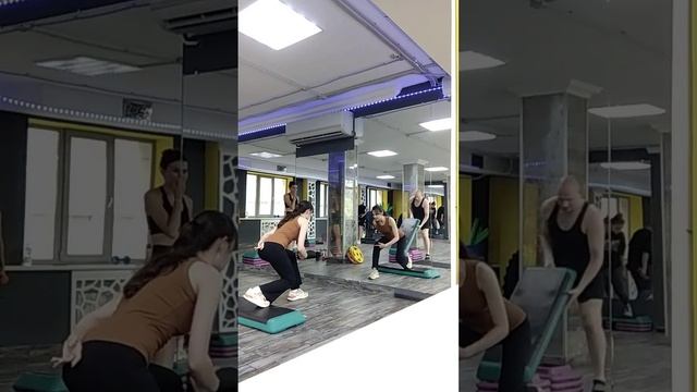 Болгарские выпады. Выпады  – упражнение для развития ?