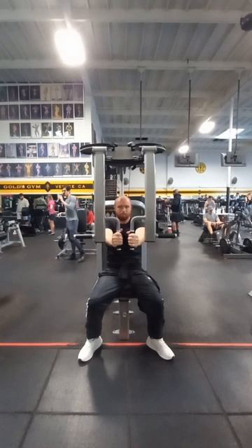 зашёл в качалку где тренируется Шварценеггер #hollywood #ven смотреть онлайн