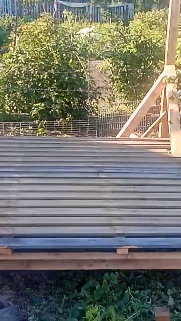 Добавил балки на беседку и собрал часть пола. смотреть онлайн