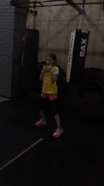 Левой рукой с гантелями.. смотреть онлайн