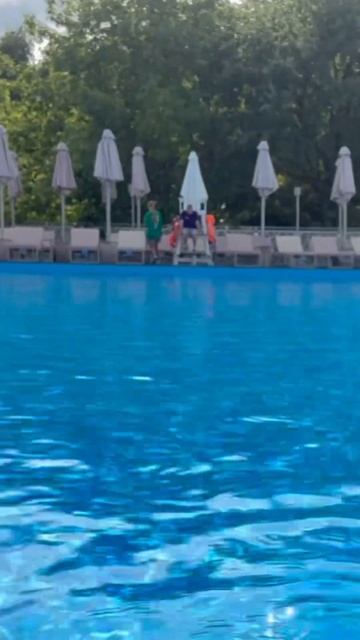 Чем не море))) #море #бассейн #выходные #москва смотреть онлайн