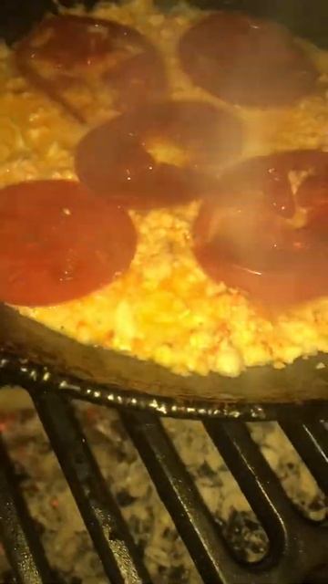 Сыр жаренный с аджикой и помидорами на углях 🔥🔥🔥 смотреть онлайн