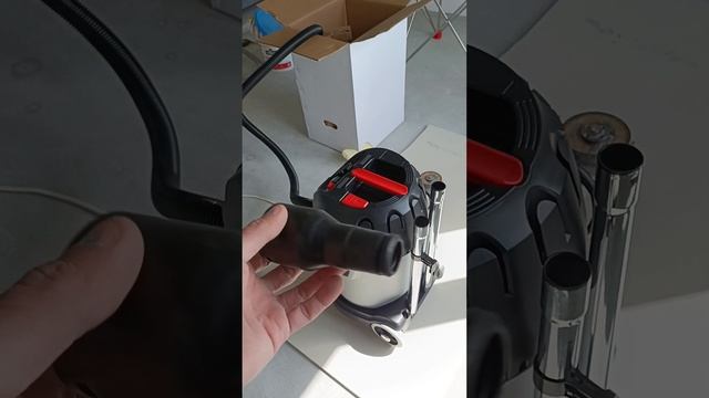 Купил новый пылесос.Интерскол ПУ 30/1400РЭ смотреть онлайн