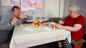 Получала пенсию зашла в продуктовый магазин купила продукты Оладушки с кефира с манкой вкусные