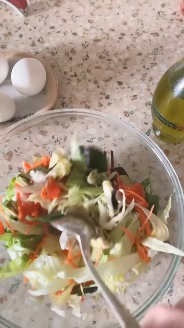 Салат с сёмгой на сытный завтрак #едимдома #сытноивкус смотреть онлайн