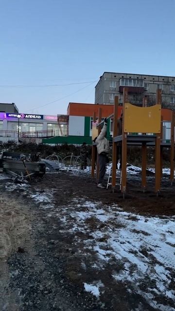 🛝 На 10 микрорайоне у дома 32 началось строительство де смотреть онлайн