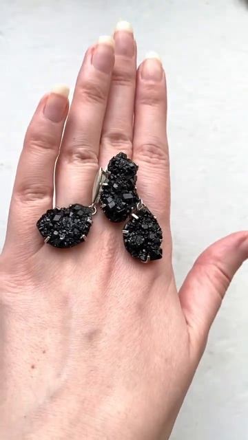 Комплект кольцо и серьги с гранатом черным кристалл м? смотреть онлайн