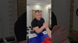 Тренировка сгибателя кисти в армрестлинге