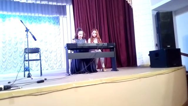 По дороге домой из школы.