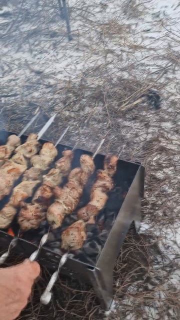 Правильный отдых ! Когда не клюет #fishing #youtubeshorts #рыбалк смотреть онлайн