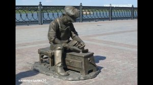 Оживают скульптуры в городе. "Чистильщик обуви" на набережной Астрахань кинопраздник30