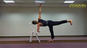 Полумесяц и Скрученный вариант на стуле Айенгара / Half Moon and Revolved Version with Iyengar Chair