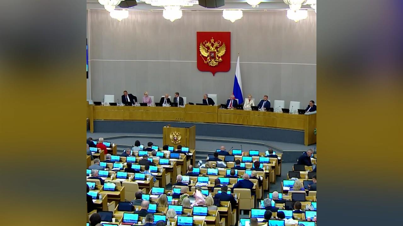 Госдума приняла закон о локализации такси