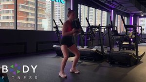 Гоблет приседания с гирей