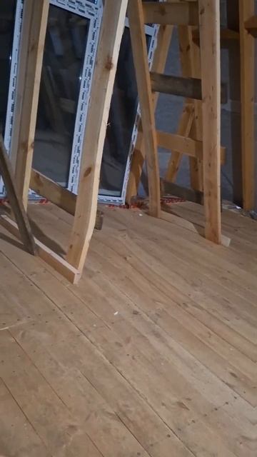 A dog examines a cordless screwdriver (Собака рассматривает новый акку? смотреть онлайн