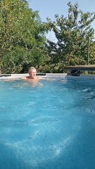 жара под 40 бассейн спасает 👍👍👍 смотреть онлайн