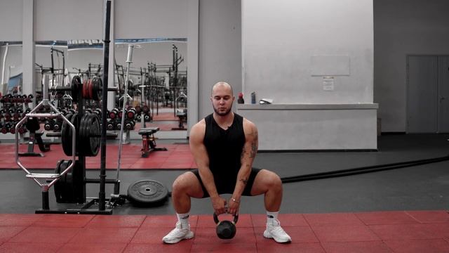 Присед плие с гирей (техника выполнения) смотреть онлайн