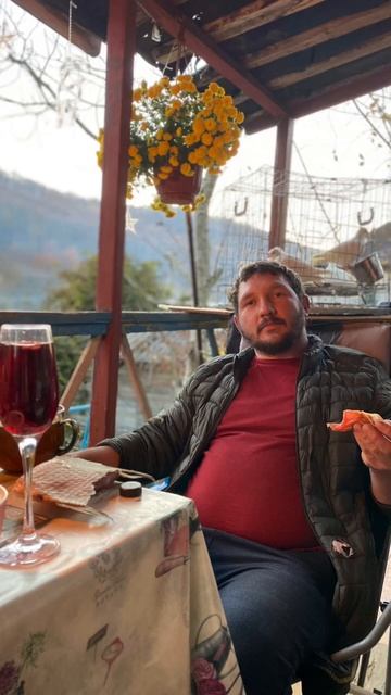 «Есть два способа смотреть на жизнь: так, словно на све смотреть онлайн