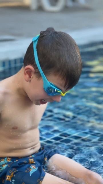 Детское плавание в школе Aquaman 🔱 смотреть онлайн