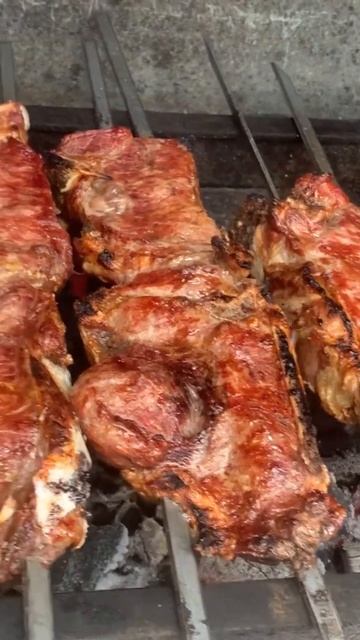 Готовим говядину на мангале #food #говядина #шашлыкизгов смотреть онлайн