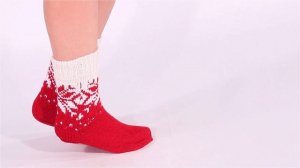 Красные носочки со снежинкой