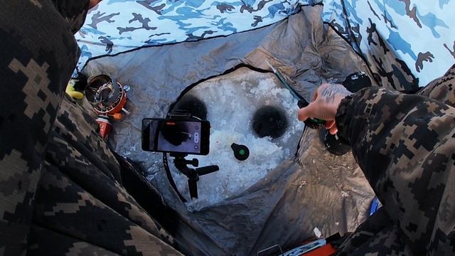 Рыбалка на мормышку!! Сорожка на мормышку в затоне../р.О