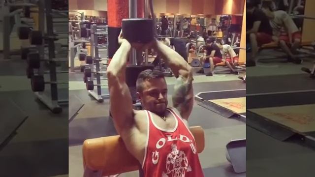 Разгибание рук сидя с гантелью из-за головы смотреть онлайн