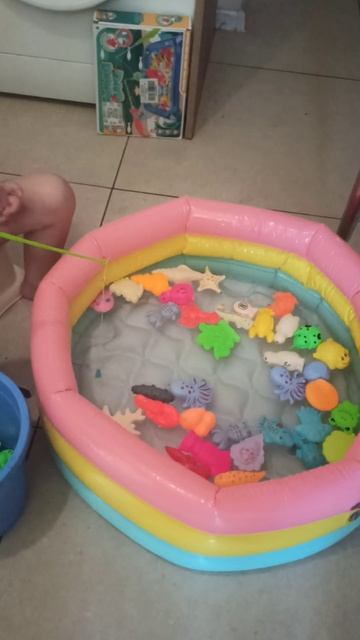 домашняя рыбалка. #игрушки #бассейн #дети #рыбалка #сча? смотреть онлайн