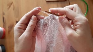 Набор петель по краю отвязанного полотна (поперёк предыдущего вязания)