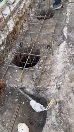 На стройплощадке Auf der Baustelle фундамент под кирпичный забор #shorts #стройка #baustelle #забор