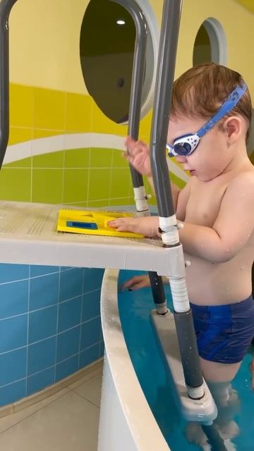 Илье 1 год и 11 мес.✋Обучение детей плаванию с 1 мес. до 12 смотреть онлайн