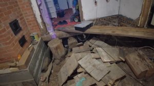 Разобрал полы до земли. Жизнь в деревне после переезда.