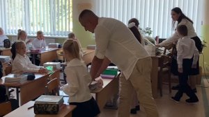 Три Линейки. Школа. Новый бассейн для девочек. Ника Ла?