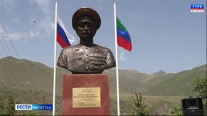 В селе Хлют открыли бюст и сквер Героя России Магомедали Магомеджанова