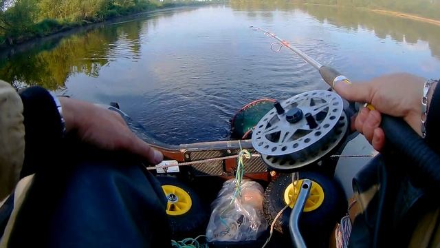 Березина. Рыбалка в проводку с кормушкой,с лодки. смотреть онлайн