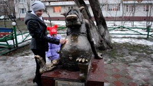 Памятник счастью “Щас спою!” в Томске